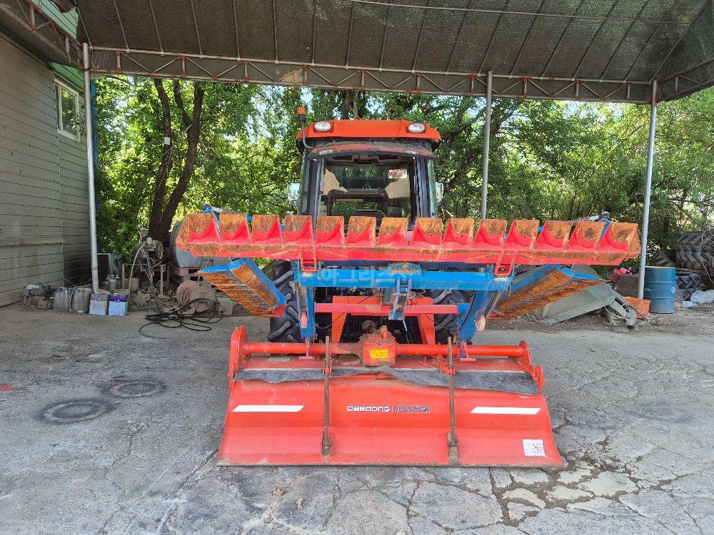 Daedong Tractor RX680PSC (68hp) 뒤우측면