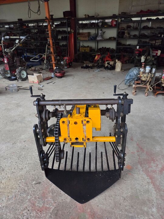  땅속작물수확기 경운기 부착형 고구마수확 DRK-600  앞좌측면