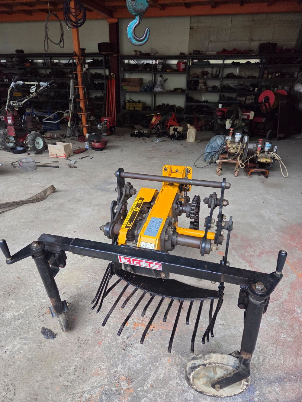  땅속작물수확기 경운기 부착형 고구마수확 DRK-600  뒤우측면