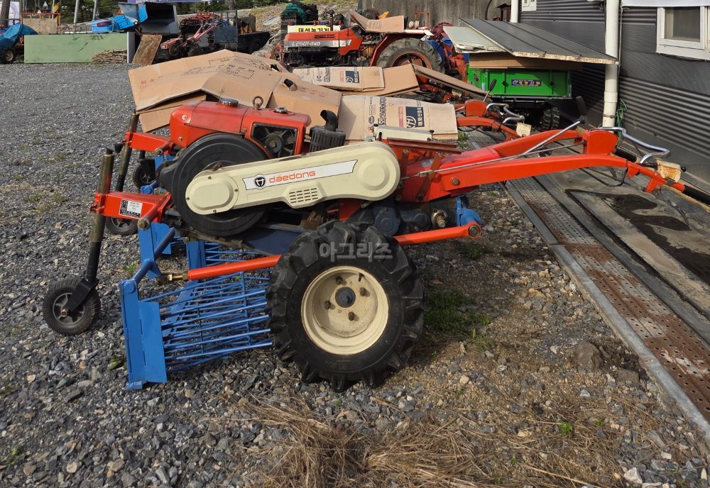 대동 경운기 부착형 마늘수확기 뒤우측면