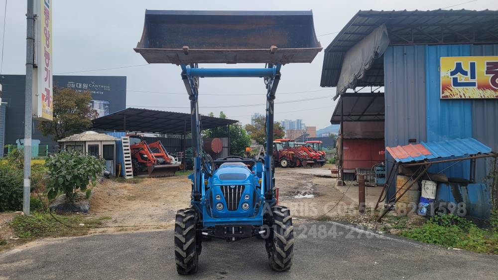 LS Tractor R48 (48hp) 앞좌측면