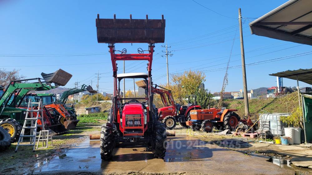 TYM 트랙터 T552 (55마력) 앞좌측면