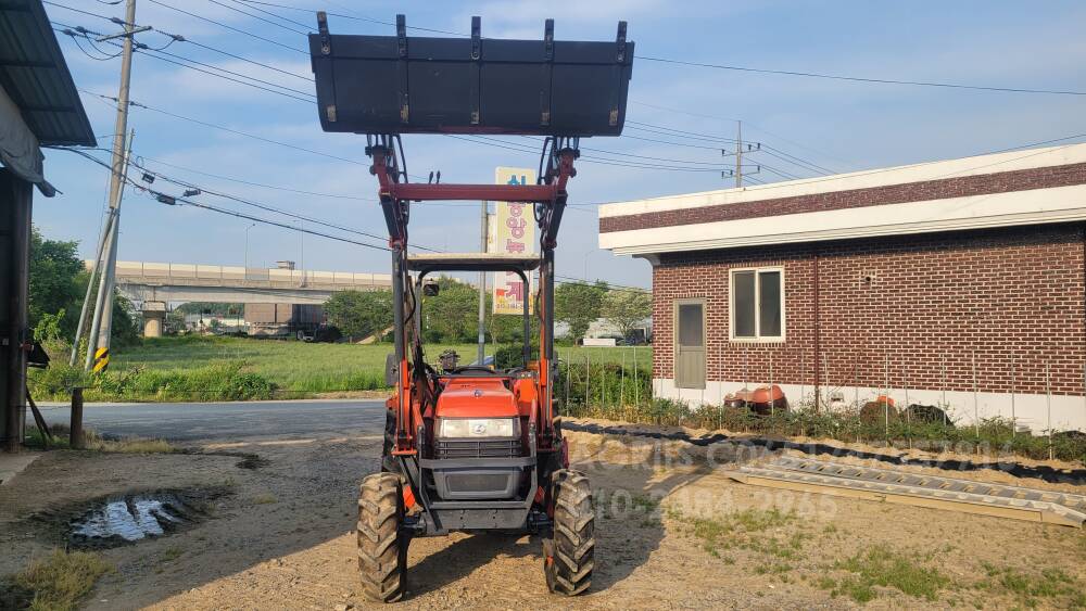 구보다 트랙터 L44 (42마력) 뒤우측면