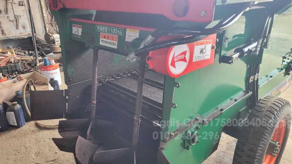 태광 두더지 경운기 퇴비살포기 경운기 퇴비살포기  TKT-S100w 뒤우측면