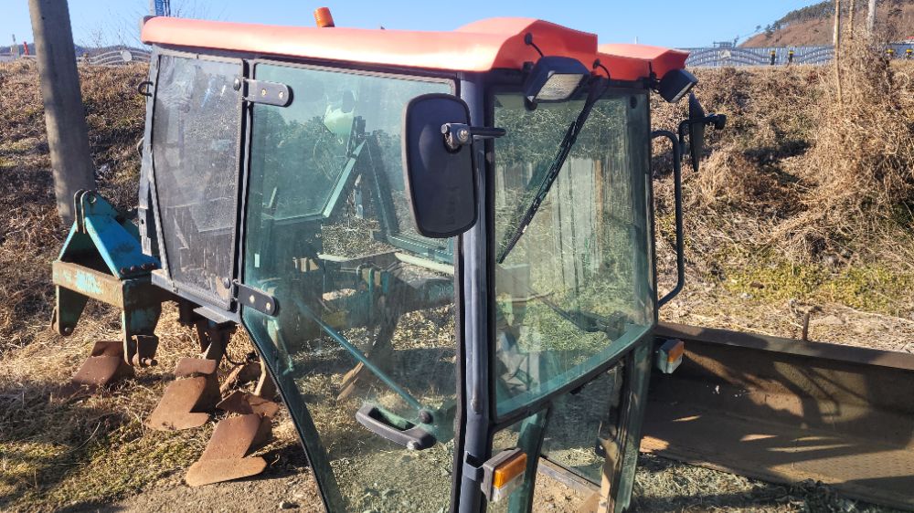 구보다 L44 캐빈c L44Su 앞좌측면