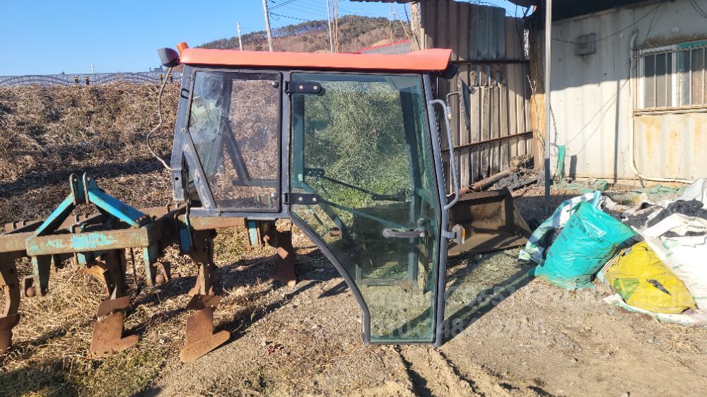 구보다 L44 캐빈c L44Su 뒤우측면