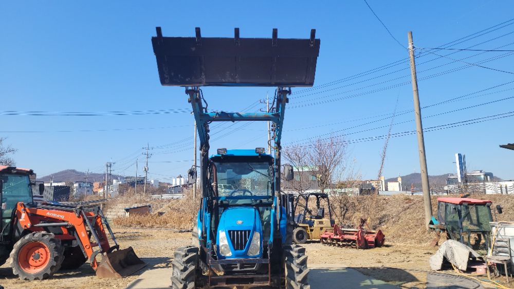 LS Tractor U55 (55hp) 앞좌측면