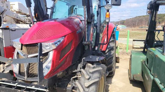 얀마 트랙터 YT470 (70마력) 앞좌측면