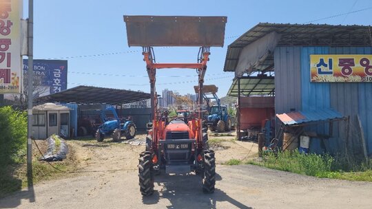 Kubota Tractor L550 (55hp) 앞좌측면