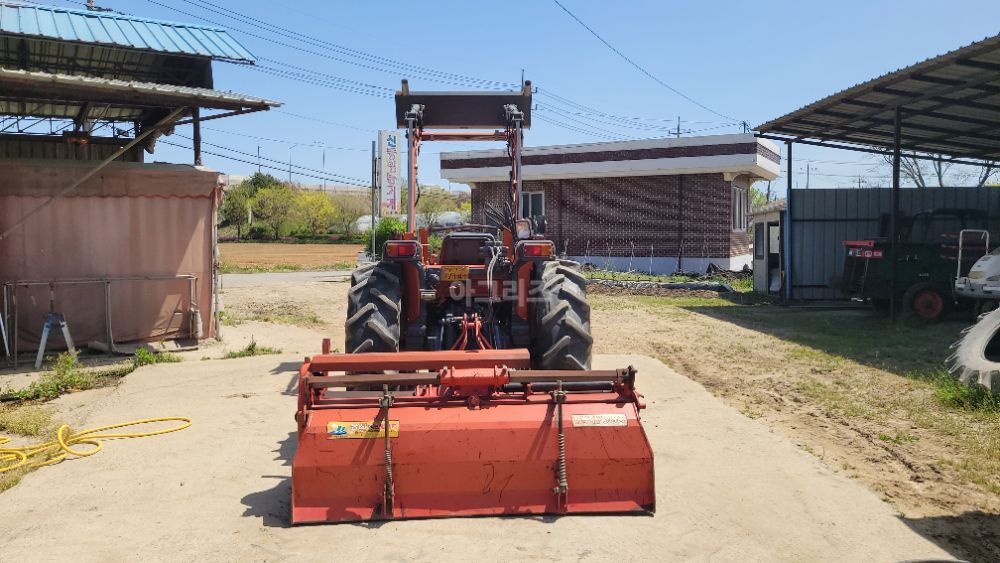 구보다 트랙터 L550 (55마력) 뒤우측면