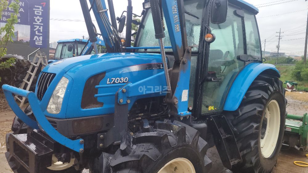 LS 트랙터 L7030 (85마력) 뒤우측면