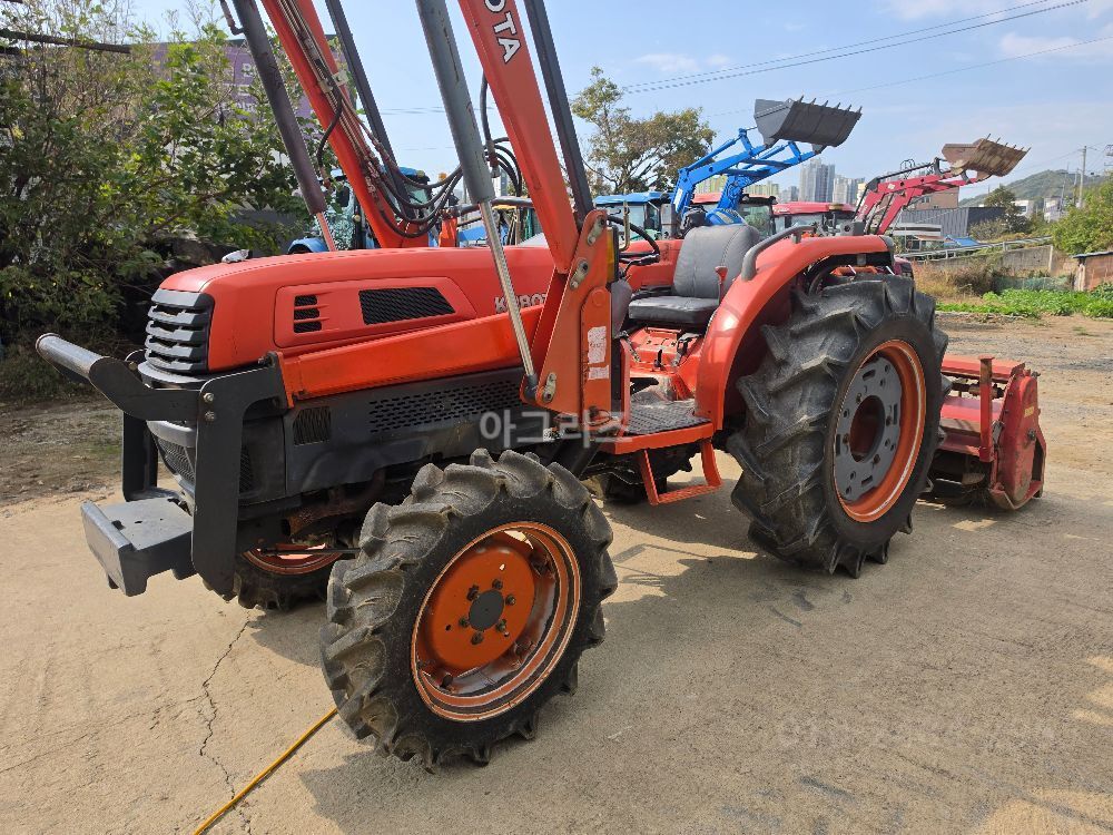 구보다 트랙터 L550 (55마력) 뒤우측면