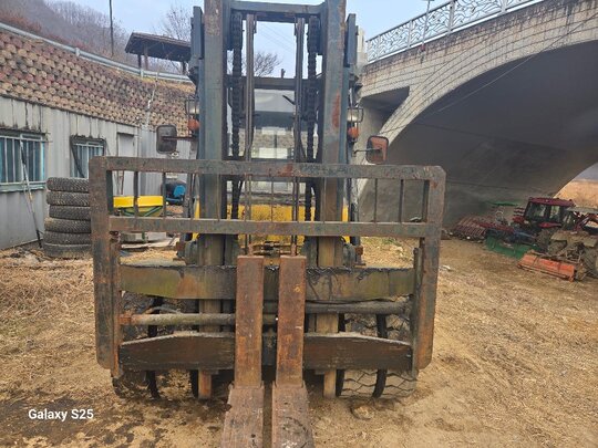 현대 5톤 자동발 지게차 (5톤) 앞좌측면