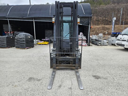 두산 지게차 D25S-5 (2.5톤) 앞좌측면