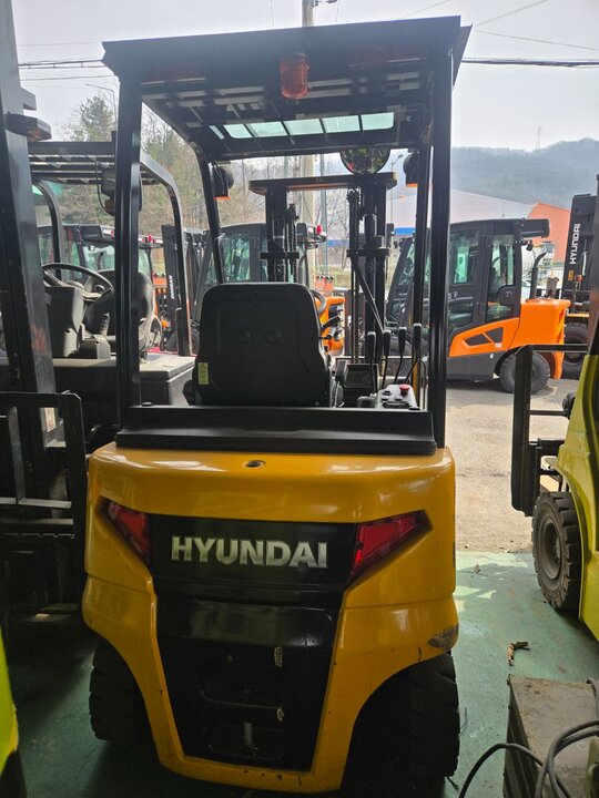 현대 지게차 16B-9F (1.6톤) 앞좌측면