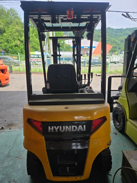 현대 지게차 16B-9F (1.6톤) 앞좌측면