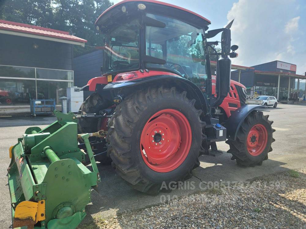 Kukje Tractor LUXEN1200  운전석