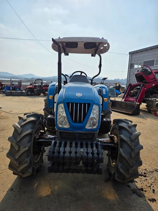 LS 트랙터 U55 (55마력) 앞좌측면
