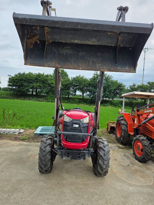 TYM 트랙터 G470 (47마력) 앞좌측면