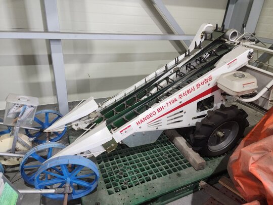  한서콩수확기 BH-710A  앞좌측면