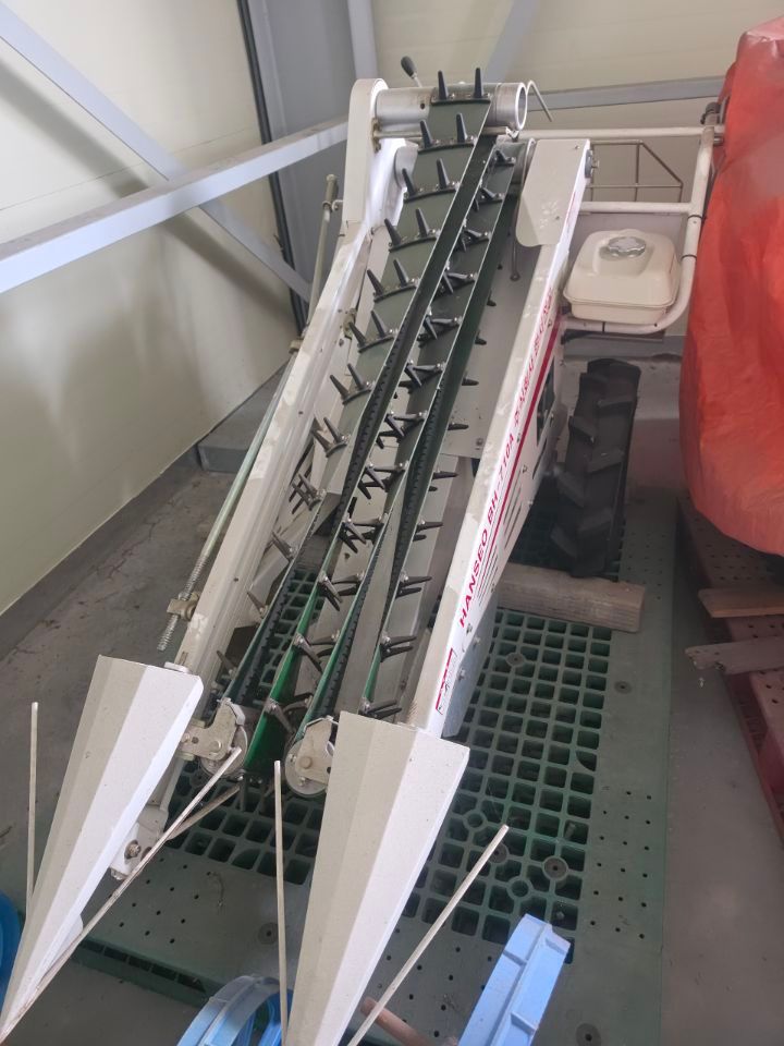  한서콩수확기 BH-710A  뒤우측면