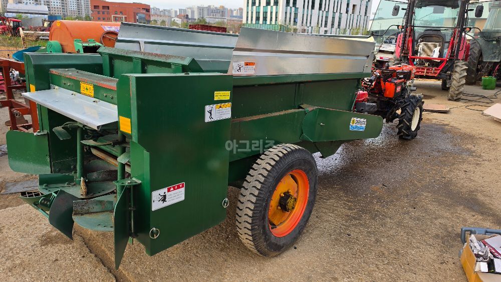 대동 경운기 DT95 (10마력) 뒤우측면