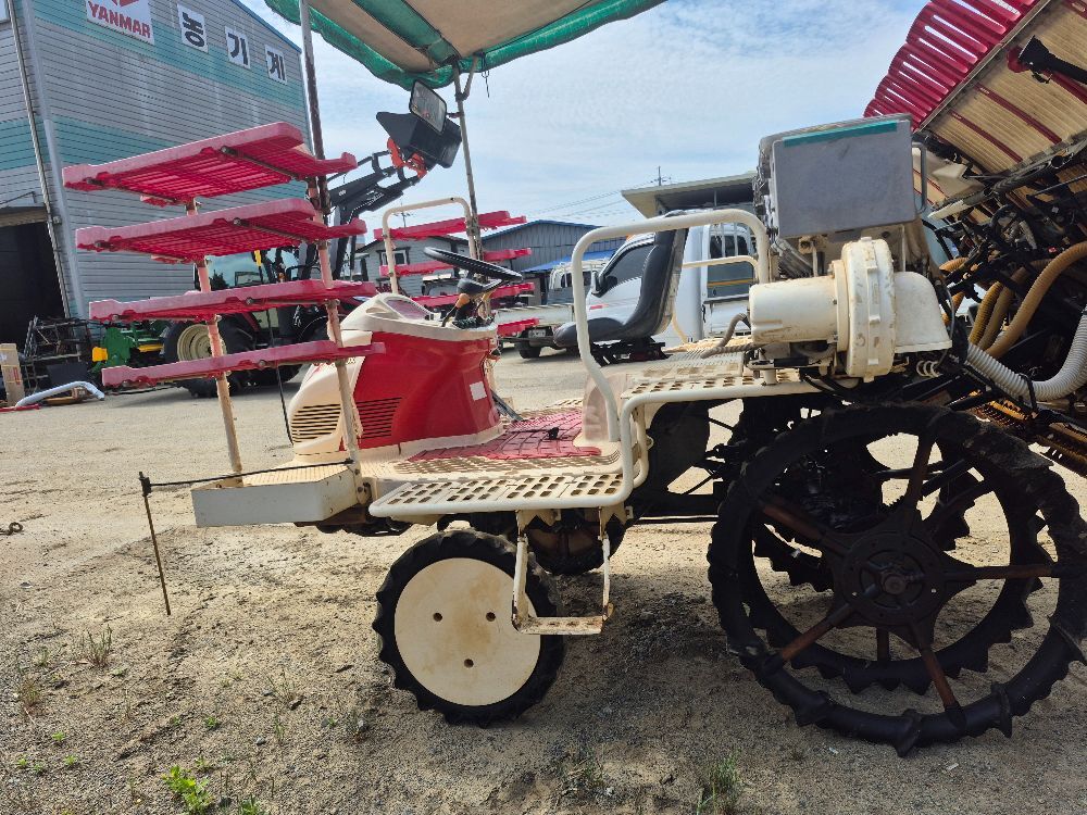 얀마 이앙기 VP80DX (8조식) 뒤우측면