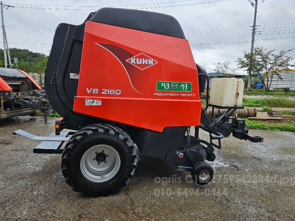 KUHN 명성 VB2160벨트식베일러 VB2160벨트식베일러 뒤우측면
