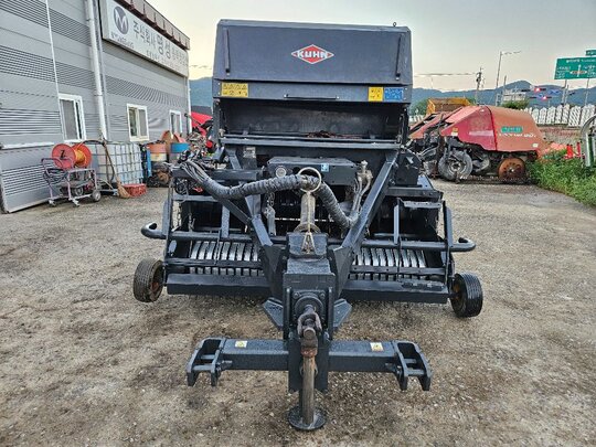 KUHN 명성 원형베일러2135 FB2135 앞좌측면