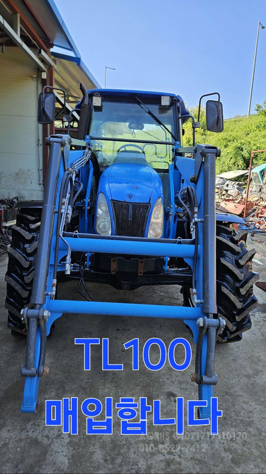 뉴홀랜드 트랙터 TL100A (100마력) 뒤우측면