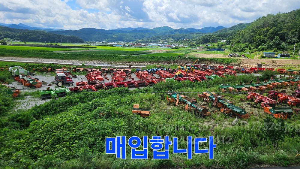 뉴홀랜드 트랙터 TL100A (100마력) 뒤우측면
