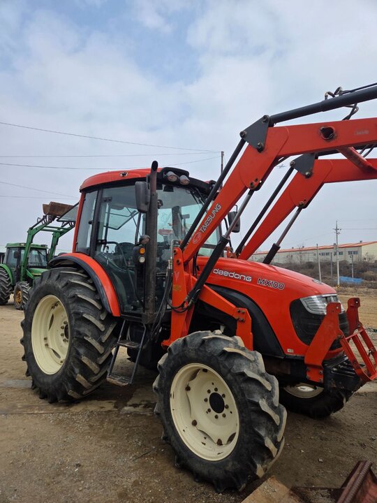 대동 트랙터 MX100 (100마력) 앞좌측면