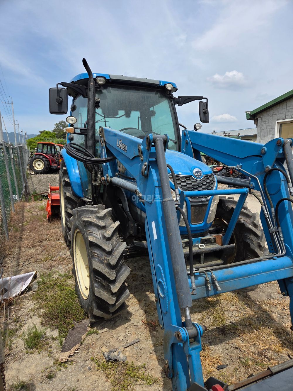 LS Tractor MT5.73 (73.9hp) 뒤우측면