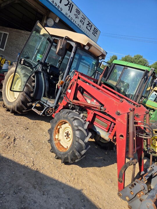 TYM 트랙터 T550 (55마력) 앞좌측면