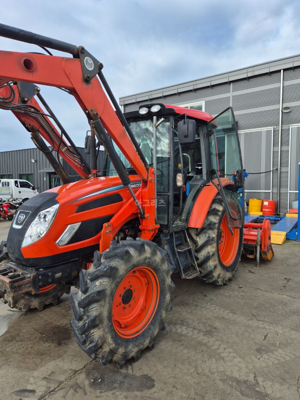 Daedong Tractor PX900 (90hp) 뒤우측면