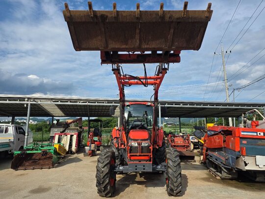 Kubota Tractor M9540 (95hp) 앞좌측면