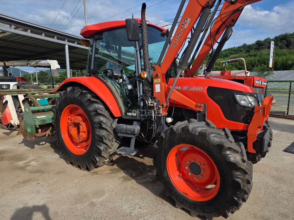 Kubota Tractor M9540 (95hp) 뒤우측면