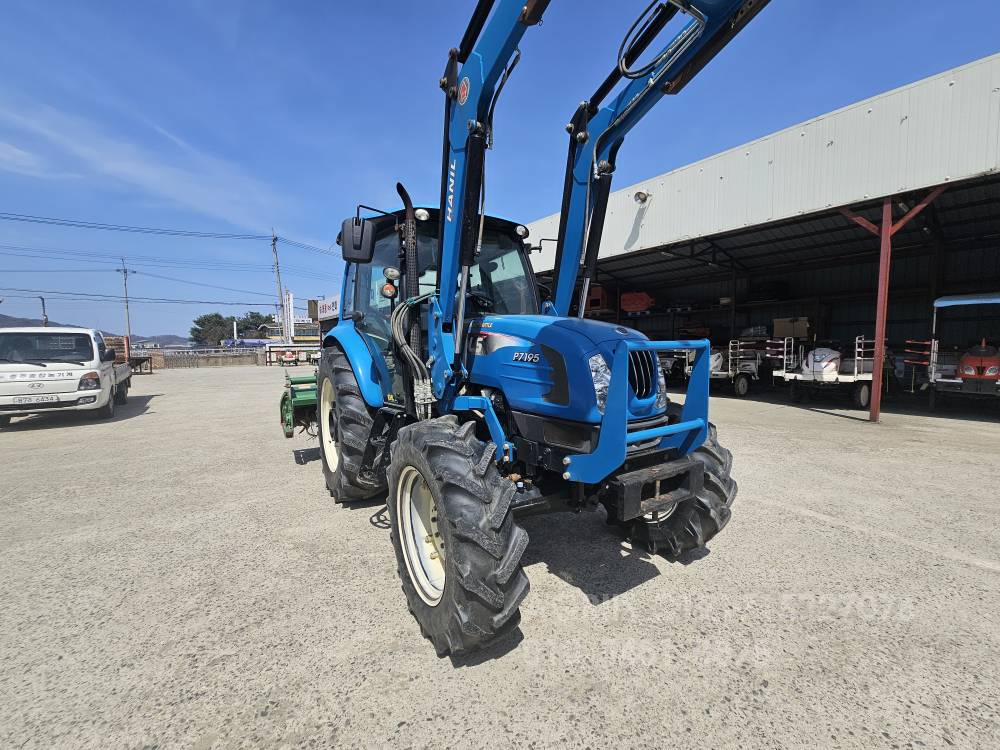 LS Tractor P7195 (97hp) 측면