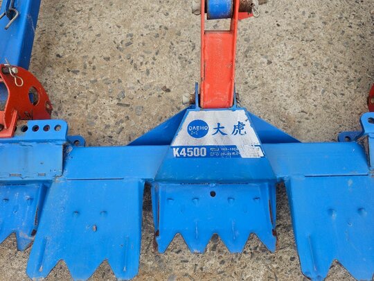 국제 콤바인 K4500 (4조식) 앞좌측면