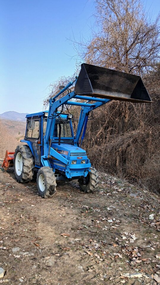 TYM 트랙터 T430 (43마력) 앞좌측면