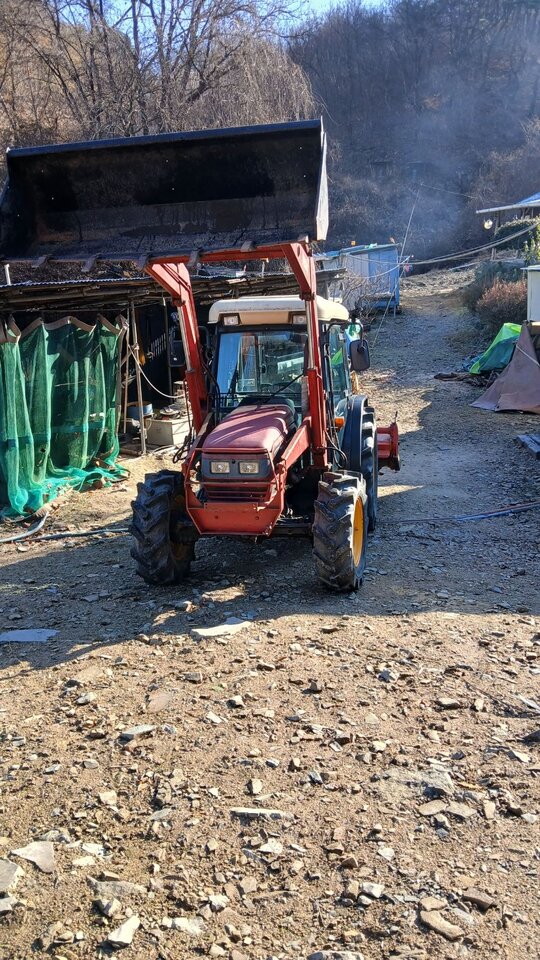 TYM 트랙터 T550 (55마력) 앞좌측면