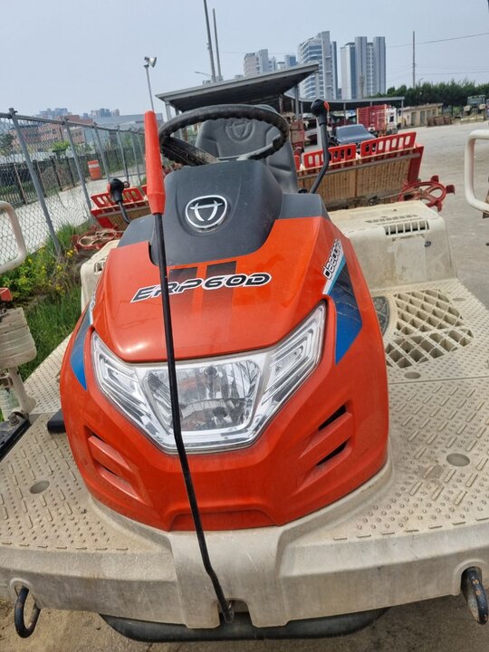 대동 이앙기 ERP60D (6조식) 앞좌측면