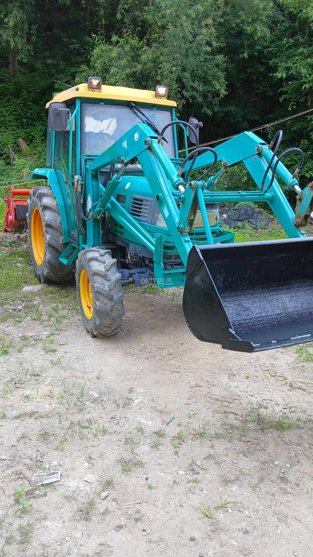 대동 트랙터 D400 (43마력) 뒤우측면