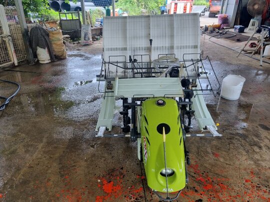 Shibaura Rice transplanter ARP-4UM (4Rows) 앞좌측면