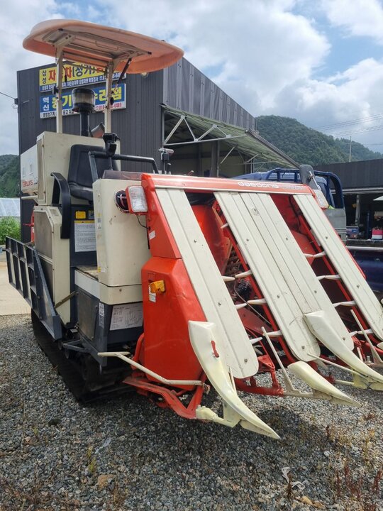 Daedong Combine Harvester DSM65 (4Rows) 앞좌측면