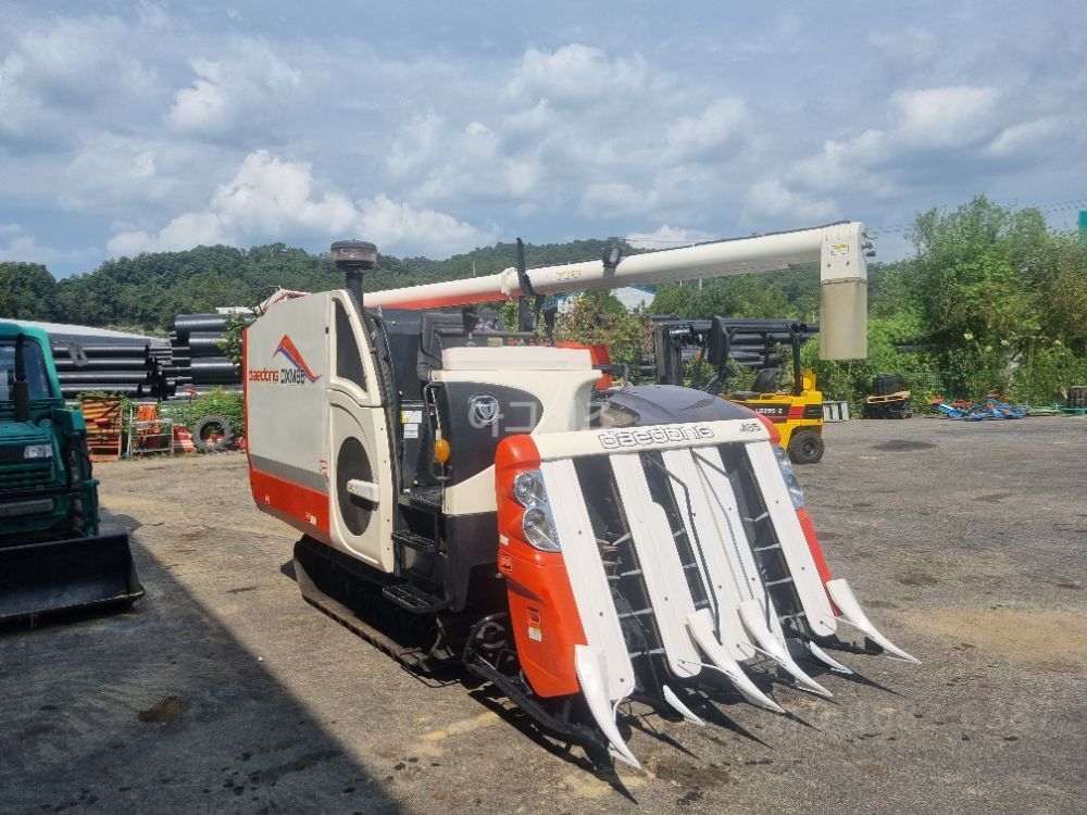 Daedong Combine Harvester DXM85G (5Rows) 뒤우측면