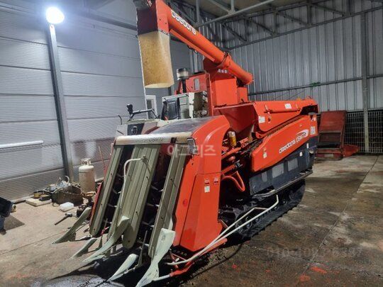 Daedong Combine Harvester DSM72 (4Rows) 앞좌측면