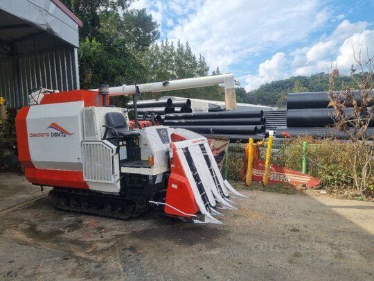 Daedong Combine Harvester DSM72G (4Rows) 앞좌측면