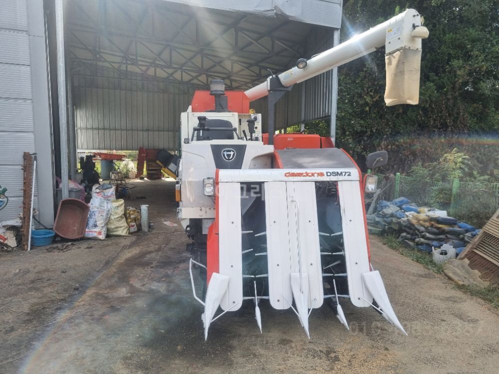 Daedong Combine Harvester DSM72G (4Rows) 뒤우측면