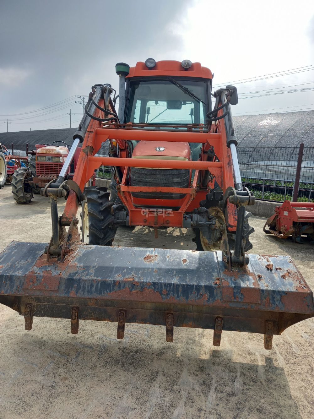 대동 트랙터 D500 (50마력) 뒤우측면